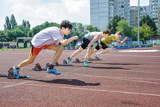 Бежали, толкали и прыгали: лучшие спортсмены региона выступили в Самаре