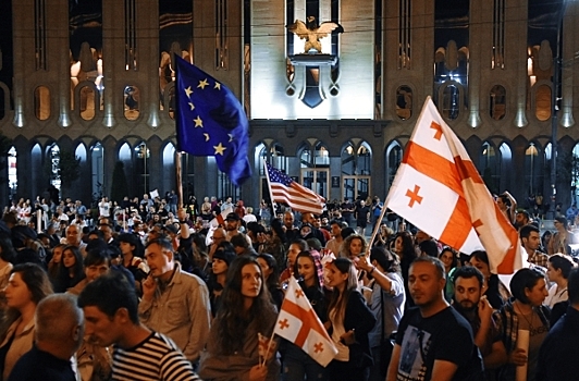 «Морковка перед носом»: В Грузии не верят обещаниям о скором вступлении в Евросоюз