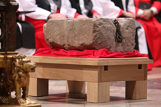 Камень Судьбы вернулся в Вестминстерское аббатство в преддверии коронации