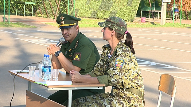 Герой России Виталий Антонов и заместитель губернатора Петр Банников посетили военно-патриотический лагерь «Хочу стать десантником»