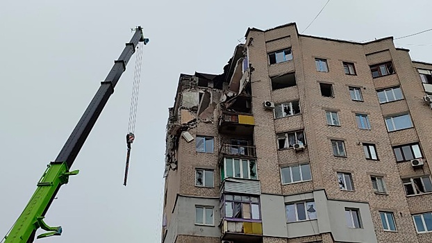 ВСУ ударили по 9-этажному дому в центре Лисичанска