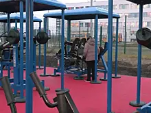 Универсальный комплекс с 12 уличными тренажерам построили под Самарой