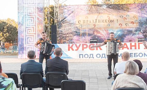 В поселке Мангуш ДНР выступили курские артисты