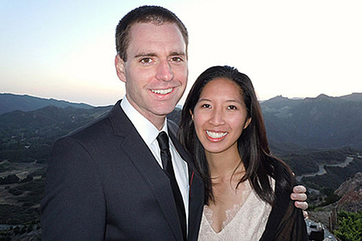 В тихом американском городке кто-то годами убивает людей. Власти пытаются это скрыть