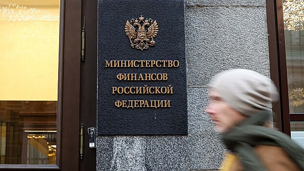 Минфин разъяснил налоговые поправки для уехавших россиян