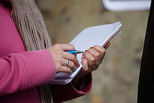 Мужчина потерял в 90-х дневник и внезапно получил его от незнакомца через 20 лет