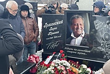 Памятник Борису Грачевскому открыли на Троекуровском кладбище