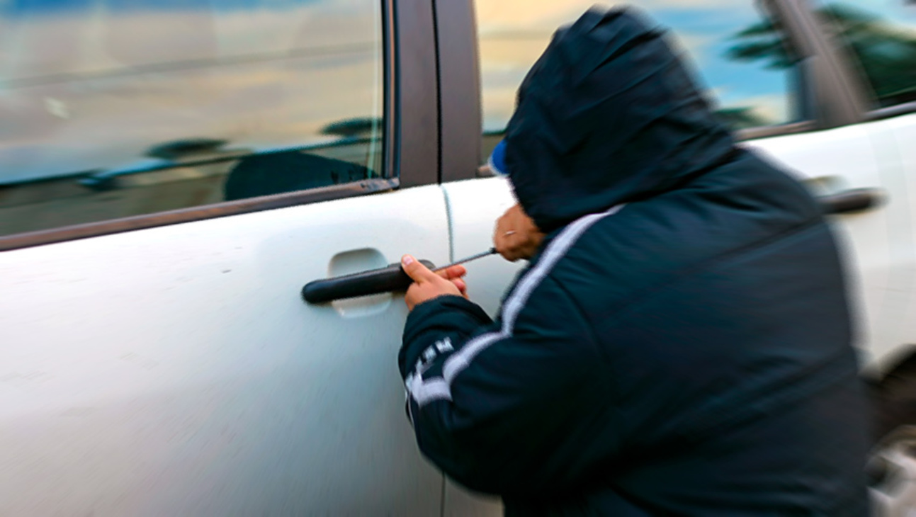 молодые люди угнали чужую