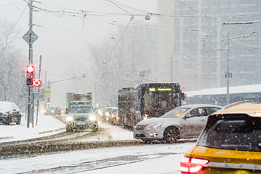 Как ездить в снегопад? Советы автоэксперта