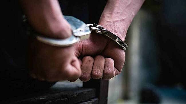 Полицейские задержали в Подмосковье химика, варившего наркотики в частном доме