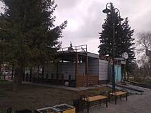 На набережной Оми сносят кафе, незаконно построенное в начале 00-х