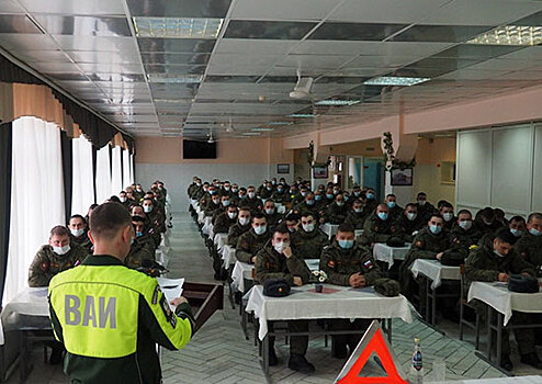 Военные автоинспекторы Самарского гарнизона провели инструктажи с военнослужащими по правилам безопасности на дорогах