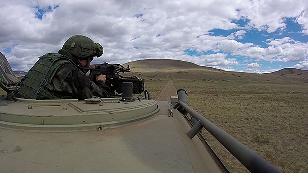 Успеть за две минуты: видео победного заезда на огневом этапе «Военного ралли»