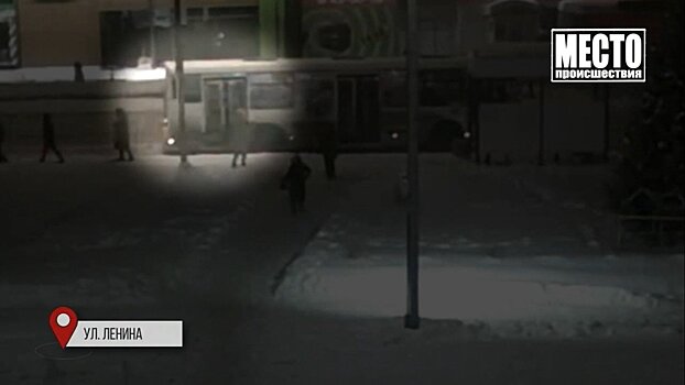 В Кирове дверями автобуса девочке зажало голову