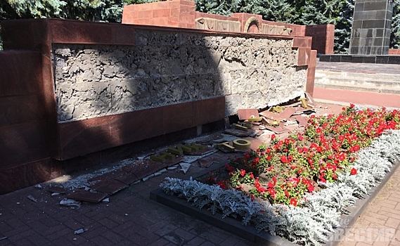 Обрушившуюся стелу на мемориале Курска приведут в порядок к 12 августа