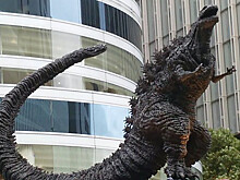 В Японии открыли памятник Годзилле