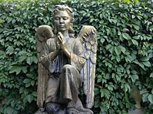 Белгородцев из приграничья просят не ездить на кладбища на Красную горку