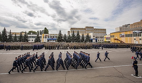 Построение курсантов Военно-воздушной академии в Воронеже посмотрели более 4 тыс. гостей