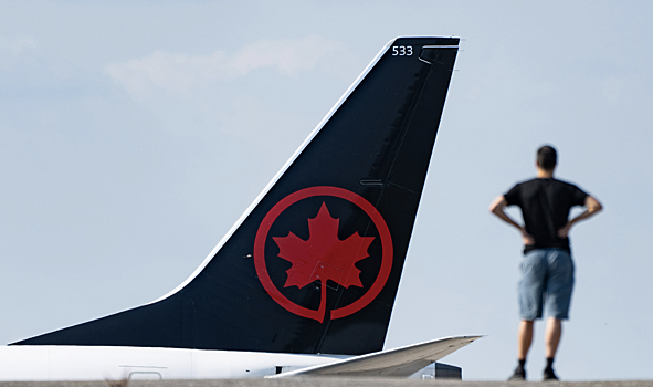 СМИ: в Канаде удалось избежать забастовки пилотов Air Canada