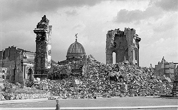 Уничтожение Дрездена в феврале 1945 года: намек Сталину, ультиматум Европе
