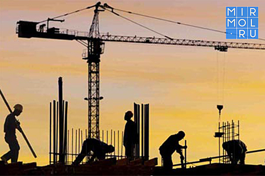 Трое рабочих из Азербайджана погибли в Дербенте при падении с высоты на стройке