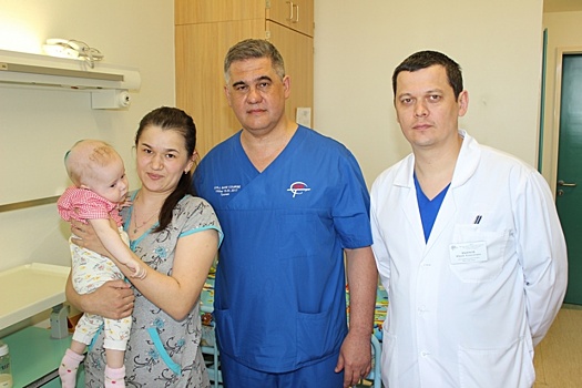 В Тюмени нейрохирург спас 9-месячную девочку из Татарстана от редкой болезни: в её голове выросли две опухоли