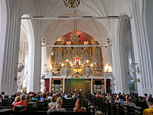 «Никаких бубнящих гидов»: В Калининграде запустили туристические автобусы Hop On – Hop Off