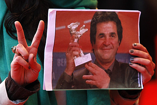 Иранского режиссера Панахи приговорили к тюремному заключению