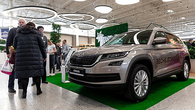 Цветы, зелень и Skoda Kodiaq: как встречали весну в Мега Дыбенко