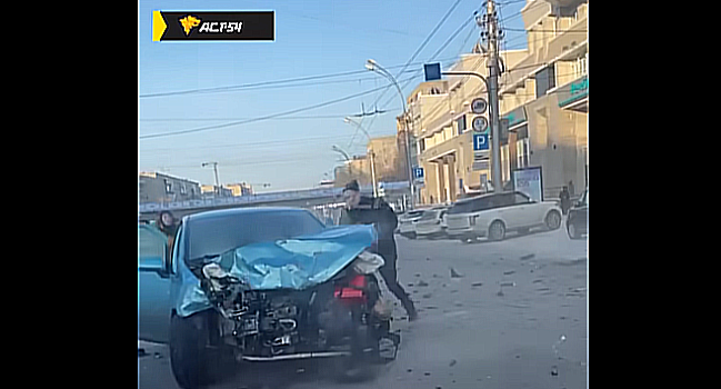 Тройное ДТП в Новосибирске: пострадали три человека и три автомобиля