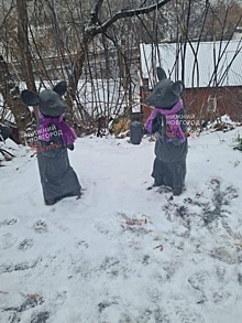Нижегородцы повязали шарфы фигуркам мышей на Почаинском бульваре