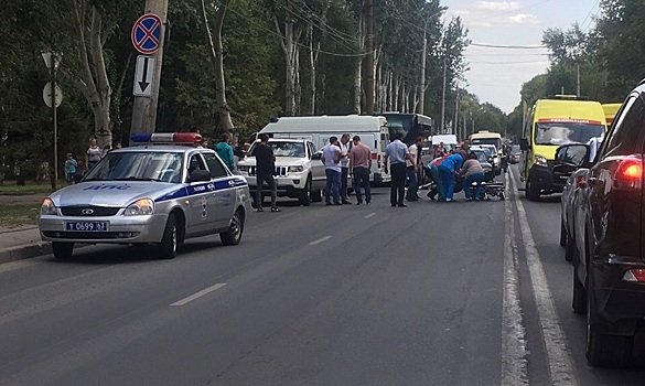 Перешли в неположенном месте: на проспекте Кирова автомобиль сбил двух пешеходов