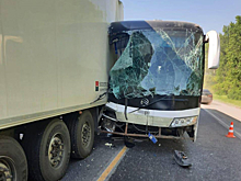 Перевозчик попавшего в ДТП автобуса "Новосибирск — Кемерово" выпускал сломанный транспорт