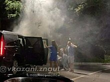 Молодая компания на Cadillac врезалась в столб в центре Казани