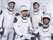 Корабль от Space X совершает первый пилотируемый полет над полюсами Земли: видео