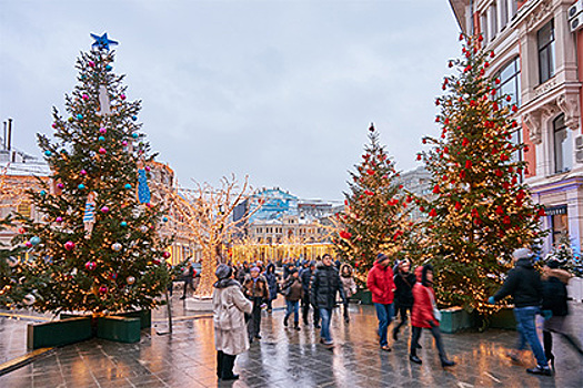 Новогодние елки уберут с московских улиц до 19 января