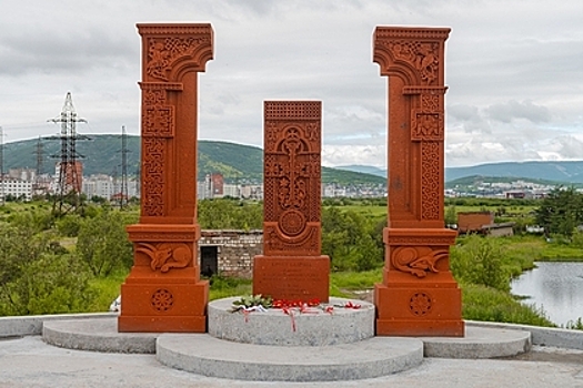 В Магадане отреставрировали мемориал русско-армянской дружбы