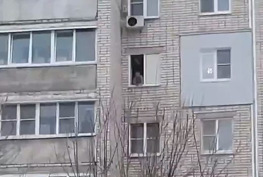 Житель Дзержинска открыл стрельбу из окна квартиры