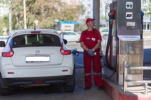 Цены на бензин на АЗС Москвы приостановили рост