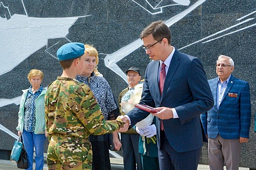 Шалабаев посмертно наградил участника СВО Орденом Мужества в Нижегородском кремле