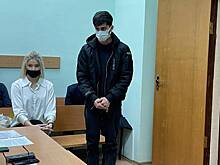 Обвинение запросило 10 месяцев колонии участникам вульгарной фотосессии у храма Василия Блаженного