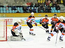 ХК Спутник начал выступление в плей-офф ВХЛ с побед