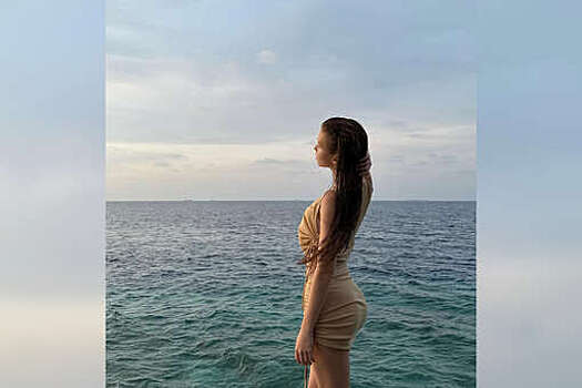 Актриса Анна Пересильд выложила фото в мини-юбке на Мальдивах