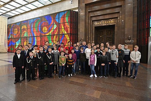 Воспитанники пяти детских учреждений Подмосковья посетили «Урок мужества» в Музее Победы