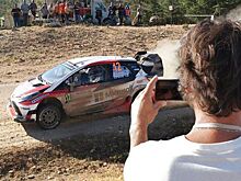 Раллийные «Тойоты» научились следить за зрителями, которые их снимают