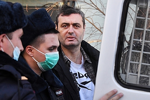 Суд продлил арест обвиняемому в педофилии российскому депутату