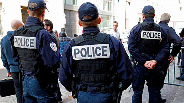 Правительство Франции разработает меры по улучшению этики профессионального поведения полиции