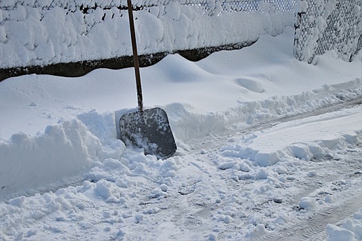 Двор на Алексея Дикого расчистили от снега