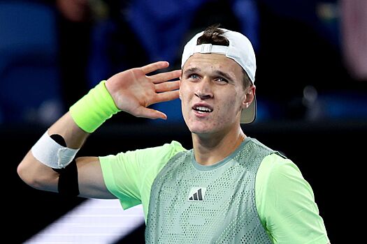 Якуб Меншик вышел в 1/2 финала турнира ATP-1000 в Майами, обыграв Фиса