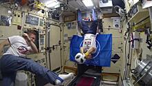 Российские космонавты сыграли с немецким астронавтом в футбол на МКС накануне финала ЧМ